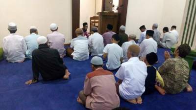 Jamaah Masjid Al-Barokah Perumnas Suradita, CIsauk, Kabupaten Tangerang.