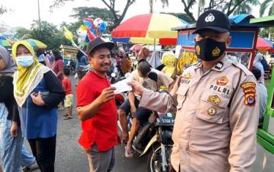 Cegah Omicron Tiga Pilar Kecamatan Bagikan Masker Bareng