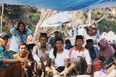 Warga Desa Bantar Karet, Kecamatan Nanggung saat kegiatan Sedekah Cai sebelum masa pandemi Covid-19. (Dok/Detakbanten)