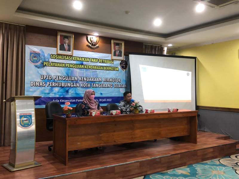 Kepala Unit Pelayanan Teknis (UPT) Pengujian Kendaraan Bermotor Dinas Perhubungan Kota Tangsel, Heris Cahya Kusuma saat Sosialisasi
