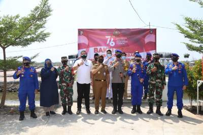 Polresta Tangerang Kawal Vaksinasi Nelayan dan Warga Pesisir oleh Korpolairud Baharkam Polri