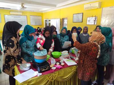 Gali Potensi Masyarakat, Kelurahan Mesjid Priyai Adakan Pelatihan Memasak