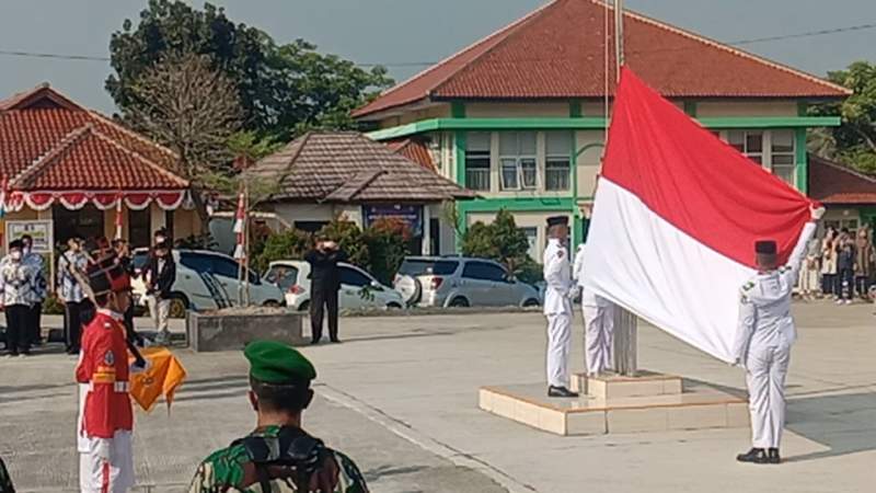 Momen HUT RI ke 77, Camat Solear Harap 7 Desa Bisa Kompak Membangun Wilayah