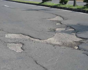 Armada Angkut PT GAMMA Penyebab Kerusakan Jalan Kabupaten