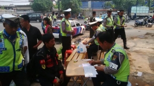 Saat razia di Jl.Kh Hasyim Ashari Cipondoh