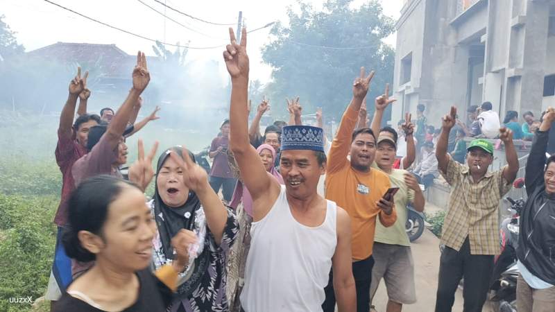 No 2 TPS Unggul Telak, Warga Desa Bunar Pesta Bakar Petasan