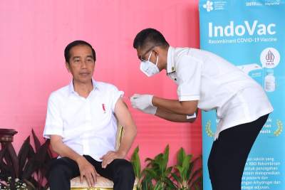 Presiden Jokowi Widodo saat menerima booster kedua vaksin IndoVac di Istana Kepresidenan Bogor, Jawa Barat, Kamis (24/11/2022).