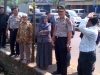 Anak H Hamdani (Wanita) saat bertengkar dengan Kuasa Hukum Ban An Tong ( Barlian kemeja putih)