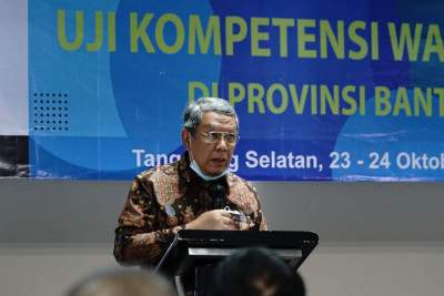 Walikota Tangerang Selatan, Benyamin Davnie 