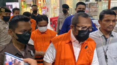 Wakil Ketua DPRD Jawa Timur, Sahat Tua P. Simanjuntak saat digelandang ke Gedung KPK, Jakarta, beberapa waktu lalu.