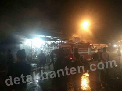 Toko kue di Pasar Sentiong Ludes Terbakar