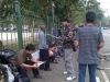 Tak Kunjung Keluar, Massa Demonstran Bertahan Tunggu Bupati