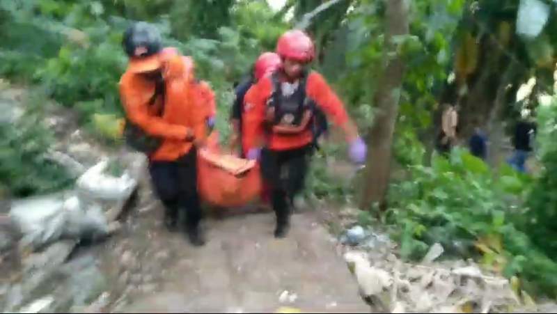 Jasad AA saat di evakuasi Satgas BPBD Tangsel.