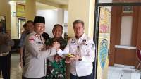 HUT Bhayangkara Ke 76, Camat Potong Tumpeng Bareng Kapolsek Balaraja