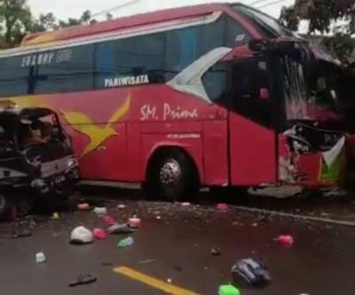Gagal Nyalip, Pemotor Jupiter MX di Jalan Baros Tewas Terlindas Mobil