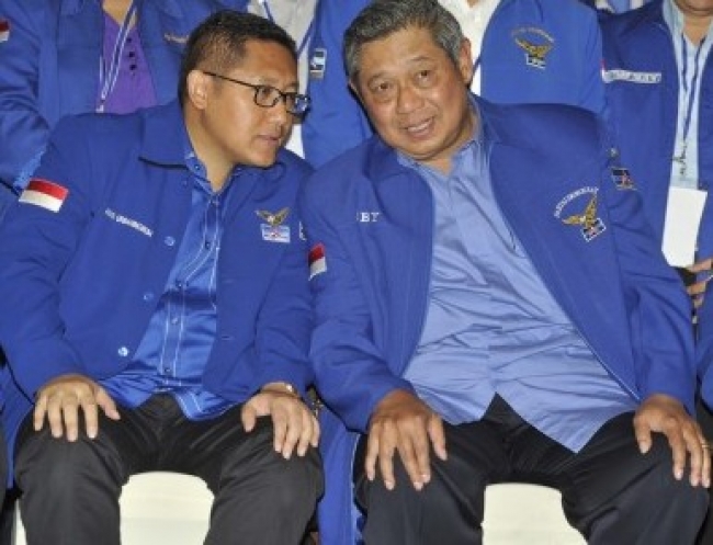 MENAKAR KEBERANIAN ANAS URBANINGRUM