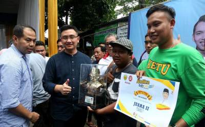 Wakil Gubernur Banten  Andika Hazrumy (kiri)