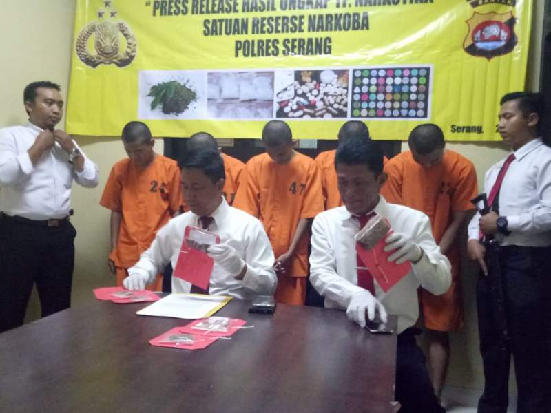 Satresnarkoba Polres Serang Tangkap 5 Pemuda, pemakai Tembakau Gorila