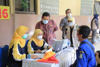 Hari Ini Pemkot Vaksinasi 6.675 Petugas Pelayanan Publik