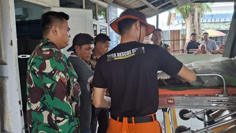 Tim SAR gabungan temukan karyawan harus di Aek Bilah.