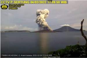 Gunung Anak Krakatau Erupsi 9 Kali, Hindari Aktivitas di Radius 2 KM