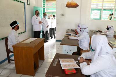 Zaki Simulasikan Penerapan Protokol Kesehatan Covid-19 di Ponpes Tarbiyatul Mubtadin