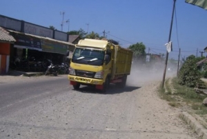 Dinilai Mengganggu, Warga Aweh Minta Jalan Dihotmix