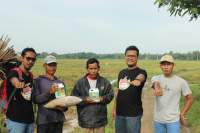 Rumah Tani Serahkan Benih dan Pupuk Bagi Petani Lebak Banten