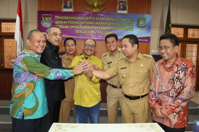 Aset Senilai 315 Diserahterimakan Oleh Bupati Tangerang Ke Walikota
