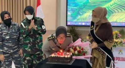 Kowad dan  Kowal Beri Kejutan Hari Jadi Polwan Polda Banten Ke-73