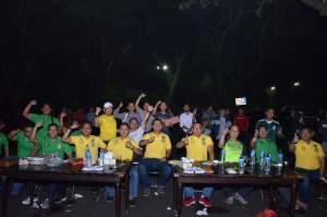 Kapolresta Tangerang Bersama Warga Nobar Piala Dunia