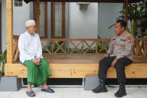 Dirbinmas  Polda Banten Silaturahmi Ke Kiai Haji Embay