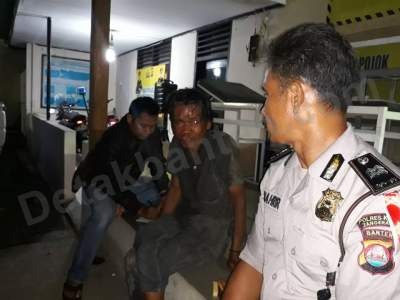 Orang Gila yang Mengaku PKL