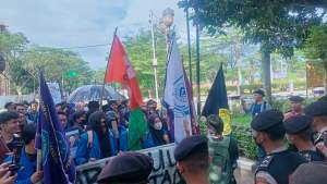 Tolak Perpu Cipta Kerja, Mahasiswa Geruduk Kantor DPRD Kabupaten Tangerang