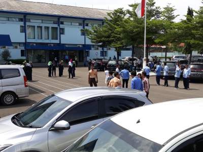 Pegawai PDAM Tirta Kerta Rahardja (TKR) Kabupaten Tangerang.