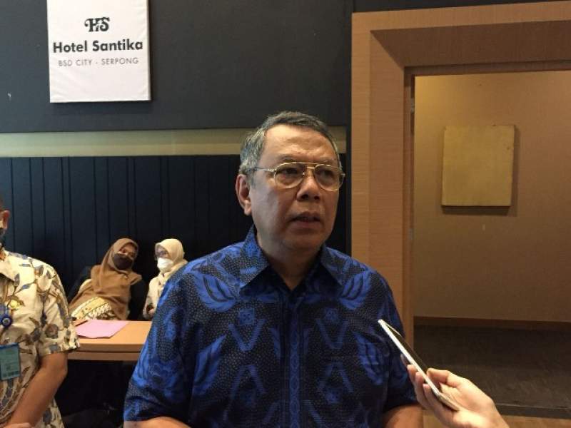 Walikota Tangerang Selatan, Benyamin Davnie saat diwawancarai di salah satu Mall di Serpong.