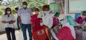 Ratusan Karyawan PT Socfindo Matapao Ikuti Vaksinasi Massal