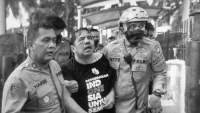 Ade Armando Babak Belur Dihajar Masa Aksi di Depan Gedung  DPR