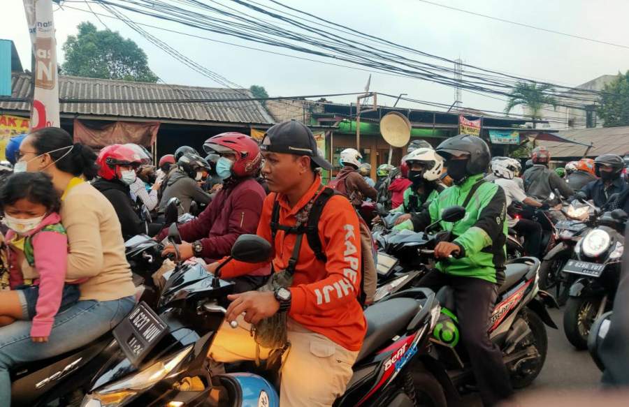 Kerap Dikeluhkan Pengendara, Lalulintas di Jalan Raya Pondok Cabe Semrawut