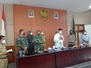Gubernur Bersama Pimpinan Daerah Tangerang Raya Rapat Bahas PPKM