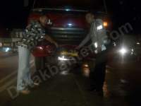 Gagal Nyalip, Bikers Terlindas Kontainer