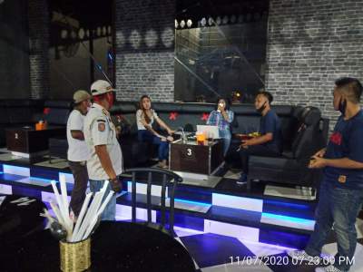 Langgar PSBB, Satpol PP Grebek 51 terapis dan Pemandu Lagu