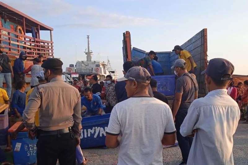 Barang Ilegal Sitaan Bea Cukai Dijarah Warga di Pelabuhan Teluk Nibung