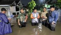 Wakil Ketua DPRD Tangsel, M. Yusuf saat memantau lokasi banjit di perumahan Taman Mangu Indah, Pondok Aren.