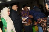 Zaki bersama TP PKK Santuni 203 Dhuafa