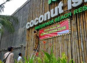 Nunggak Pajak Hotel Sebesar Rp 450 Juta, Coconut Island Carita Disegel