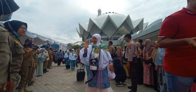 Calon jamaah haji asal Serdang Bedagai dilepas menuju tanah suci.