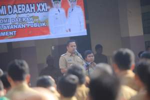 Wali Kota Arief R Wismansyah.memberikan pemaparan saat memperingati Hari OTDA.