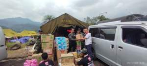 Managemen dan Serikat Buruh PT Mayora Salurkan Bantuan ke Cianjur