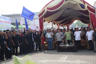 Plt. Gubernur Janji Perjuangkan Nasib Buruh